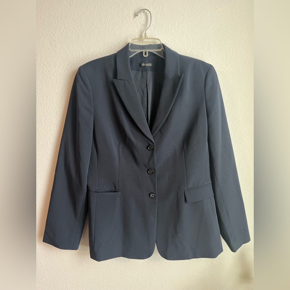 Tahari 3 button blazer Size 14